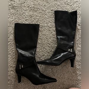 Circa Joan & David CJSOL Black
Leather Pointed Toe Side Zip Heeled boots